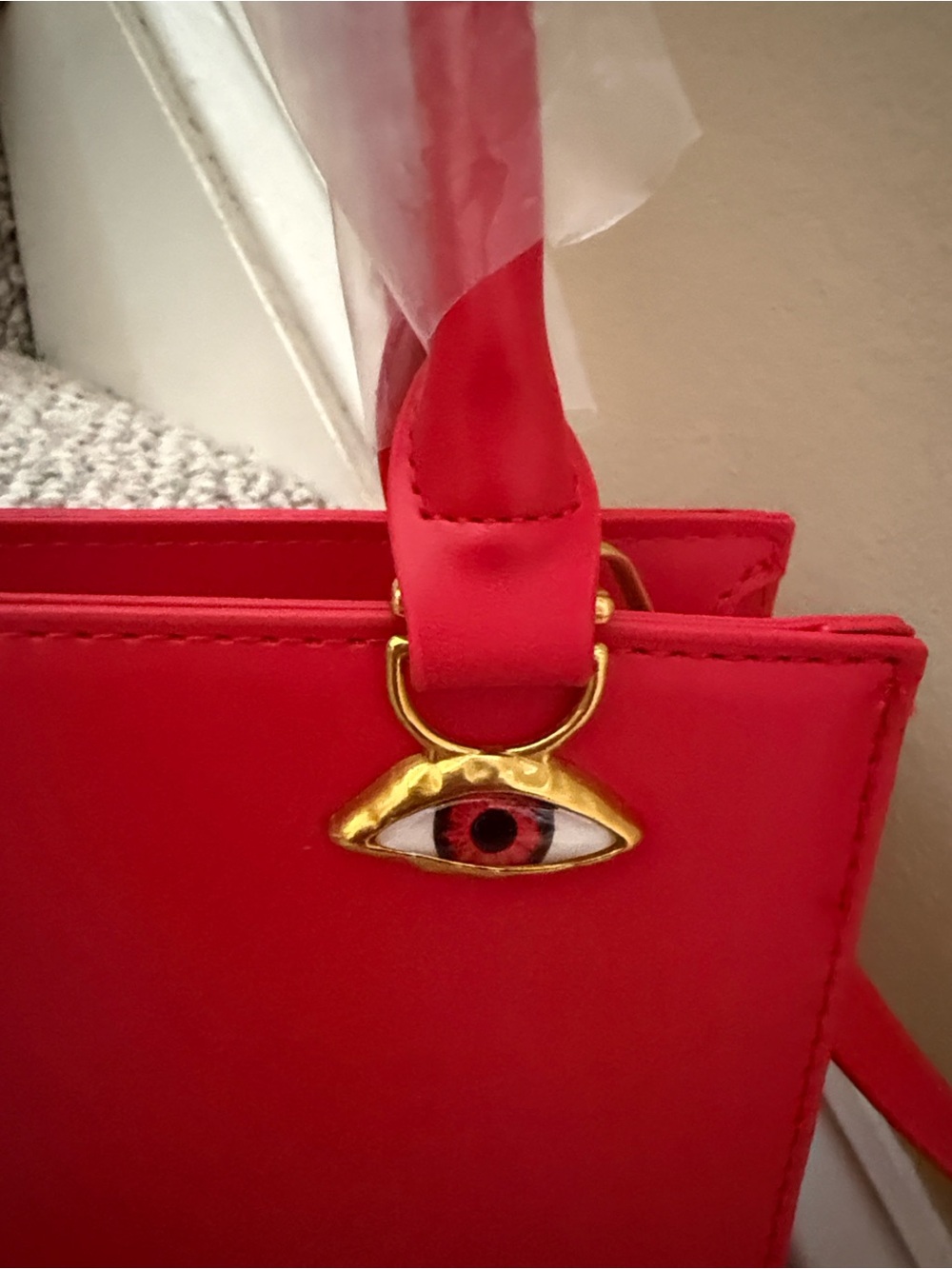Red Sculptural Face Tote Bag - - Picture 4 of 5